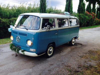 Pulmino Volkswagen T2 azzurro