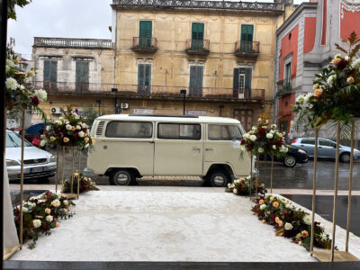 Pulmino Volkswagen T2 bianco tetto panoramico